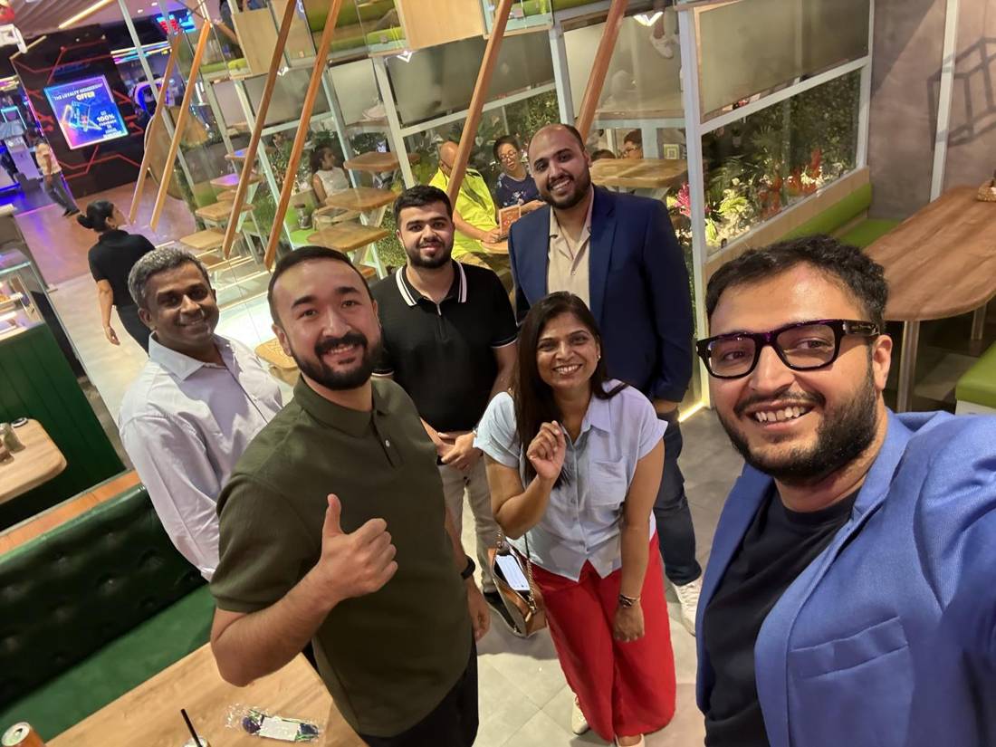 Davran meeting contractors in Dubai